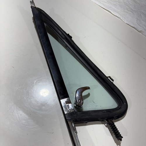 1982-1991 Chevrolet C/K vent glass (LH driver-side) wing window (C10-K30) - Picture 13 of 16