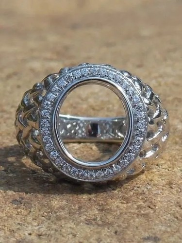 Ovaler Herrenring 10 x 12 mm Halbfassung in 14 K Weißgold mit Diamant