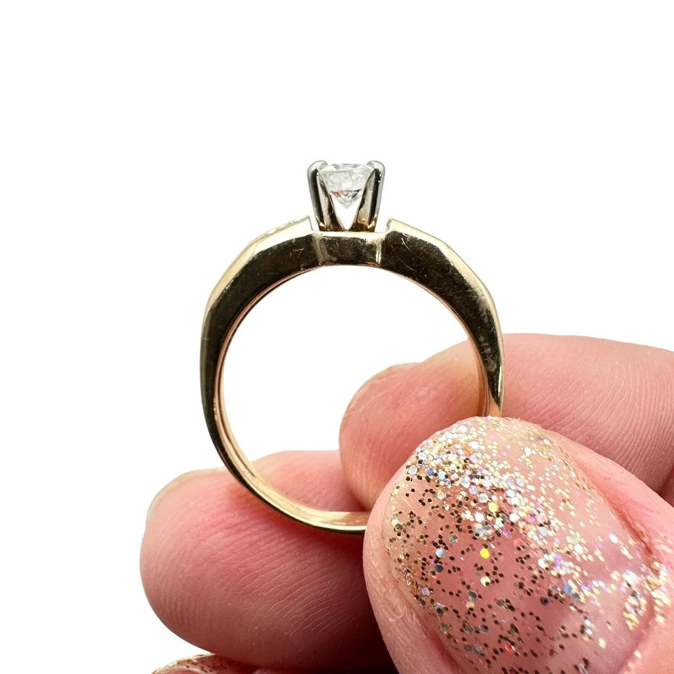 Anillo de compromiso de boda vintage Estate Find de oro amarillo de 14 quilates con diamantes talla 7,5 Foto 4 de 4