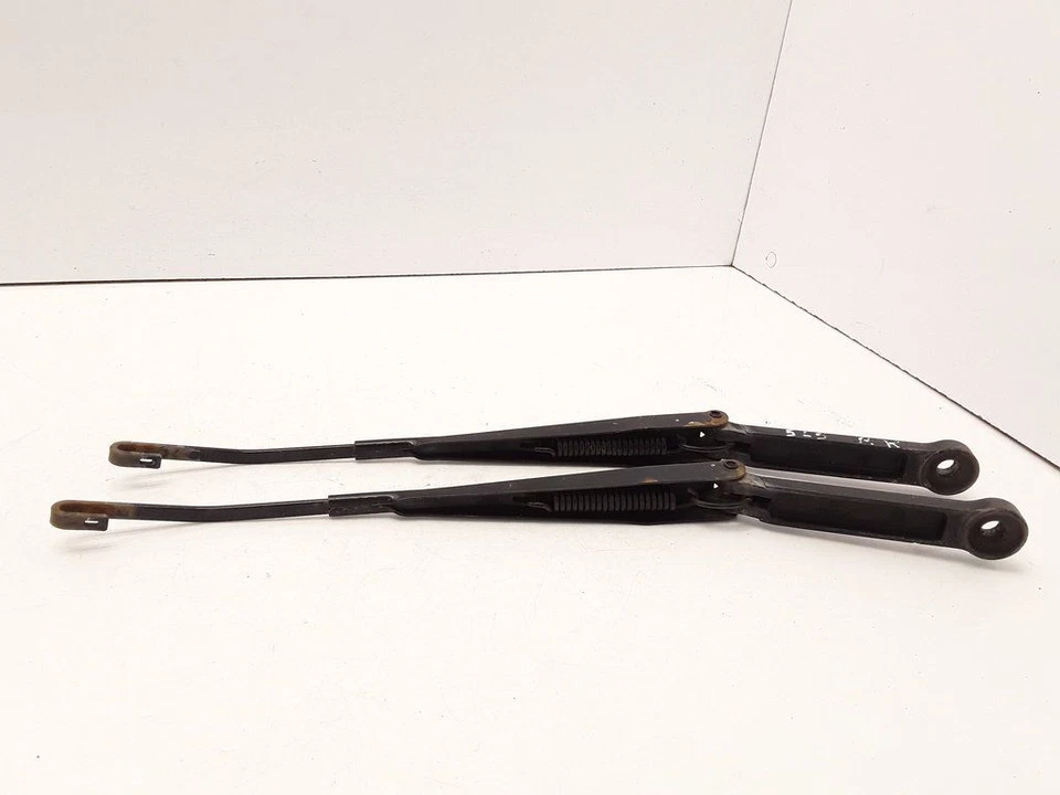 Saab 9-7X 4.2 213kW Petrol 2006 LHD Front Windscreen Wiper Arm Set - Image 3 of 4