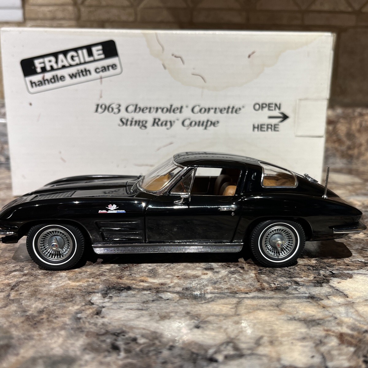 ミニカー CHEVROLETCORVETTESTINGRAY Coupe C2(1963) s-l1200.jpg