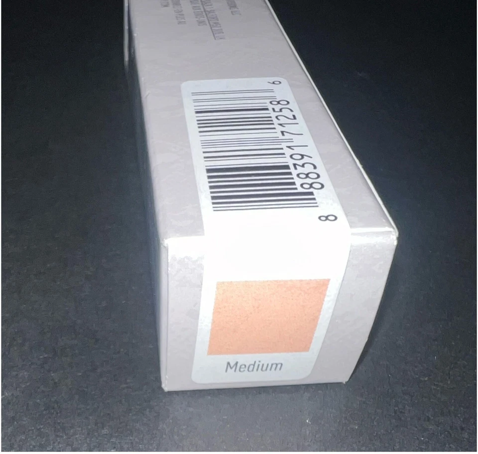 Corrector Mally Ultimate Performance See The Light — mediano — 0,3 oz Foto 2 de 2