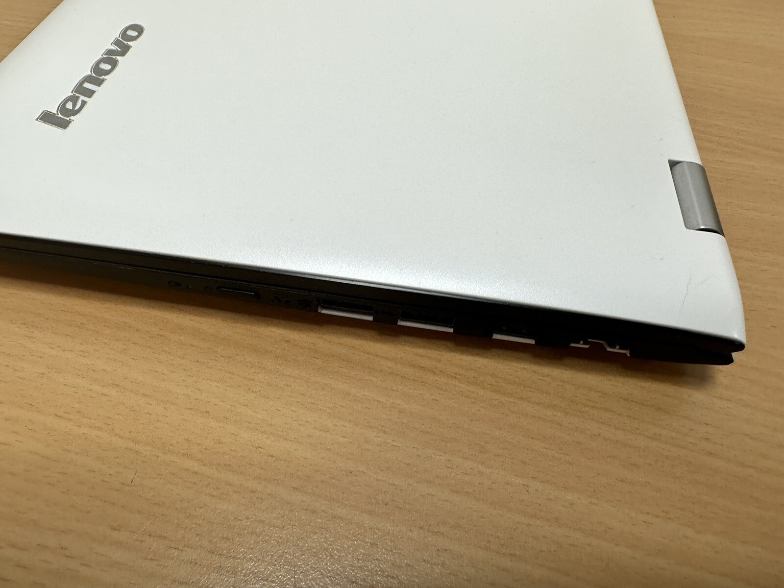 Lenovo Yoga 300-11IBR 11.6” Touchscreen Intel N3700 4GB RAM 500GB HDD Windows 10 - Picture 11 of 19