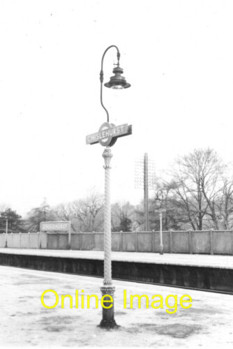 Railway Photo 6x4 Station Lamp and SR Totem Sign Chislehurst Station c1960