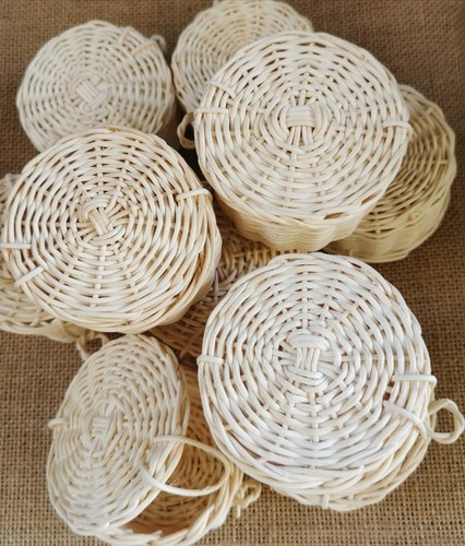 3 pequeñas cestas de almacenamiento redondas tejidas de mimbre blanco con tapa para decoración de caja de regalo - Imagen 3 de 9