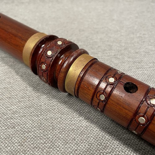 Flauto Bansuri nepalese bordo legno soffiato ottone 17" + nappa legno usato in ottime condizioni (B) - Foto 2 di 14