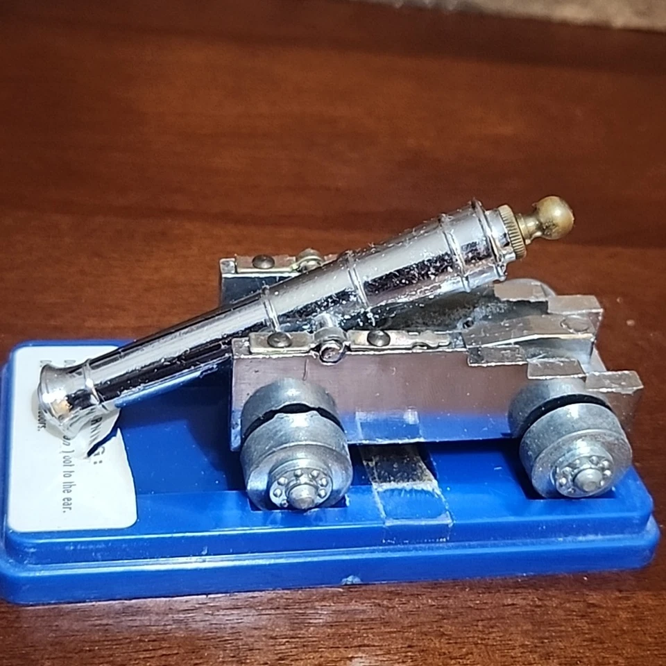 Cañón de tapa de metal fundido a presión de juguete vintage de 4 pulgadas hecho en ITALIA Foto 2 de 4