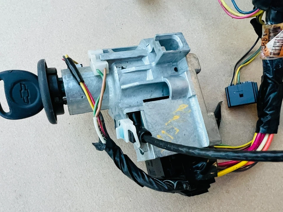 Chevrolet Silverado 1500 2007 clásico V8 interruptor de encendido bloqueo con llave OEM 26070075 Foto 2 de 4