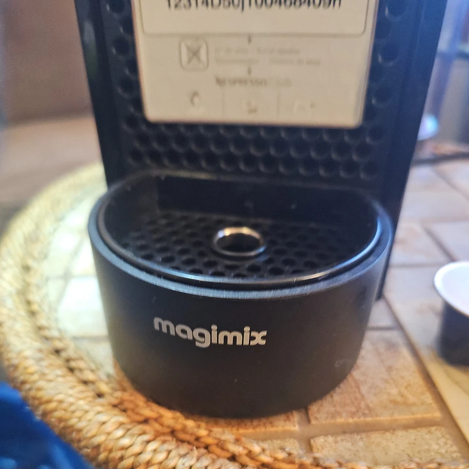 Magimix Nespresso M130 Coffee Machine/Pods.MISSING GLASS TOP in ex con.see dscrp - Image 4 of 4