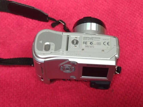 Olympus CAMEDIA C-740 Ultra Zoom 3.2MP Digital Camera With Accessories - Picture 9 of 16