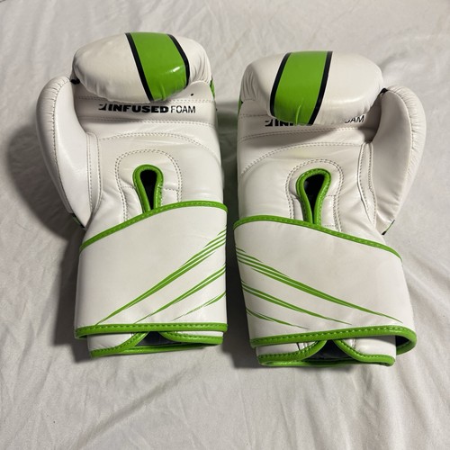 Guantes de boxeo Title 14 OZ espuma infundida grandes verdes y blancos - Imagen 2 de 3