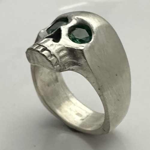MJG STERLINGSILBER KR SCHÄDEL RING - LABORGEFERTIGT FACETTIERTE SMARAGD AUGEN - Größe 10 - Bild 2 von 6