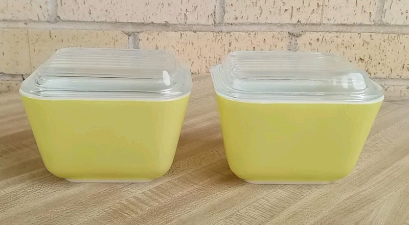 Vintage Set of 2 Verde Yellow Pyrex 501B 1½ Cup Refrigerator Dishes w/Lids