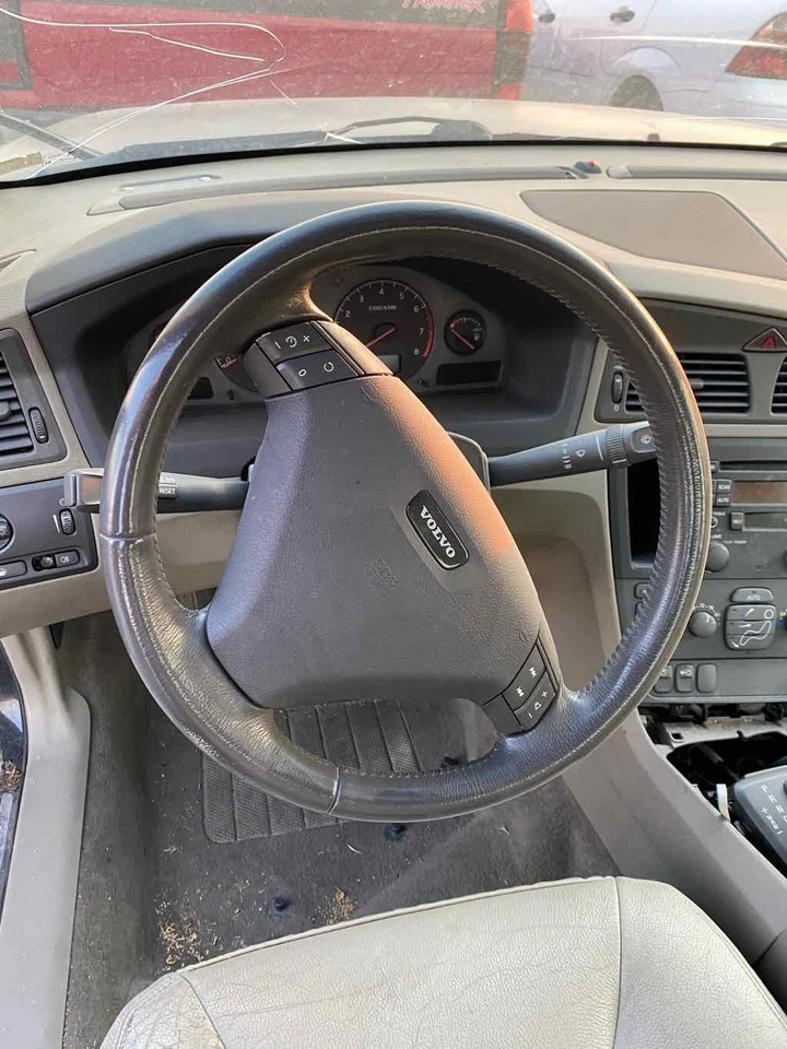 Used Air Cleaner Assembly fits: 2002 Volvo 60 SERIES SW w/turbo exc. R model B52 - Image 2 of 4