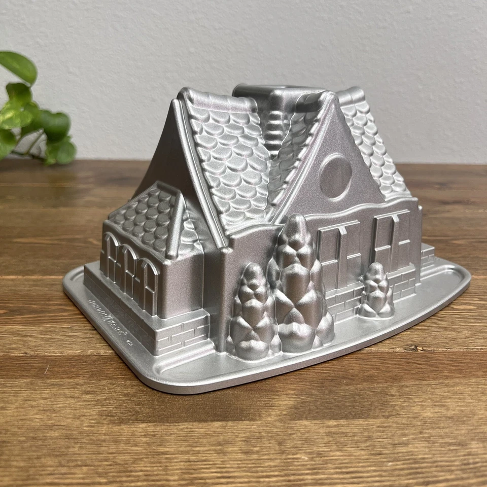 Nordic Ware Gingerbread House Christmas Cottage Cake Mold Bundt Pan 9 Cups 2.1L - Image 2 of 4