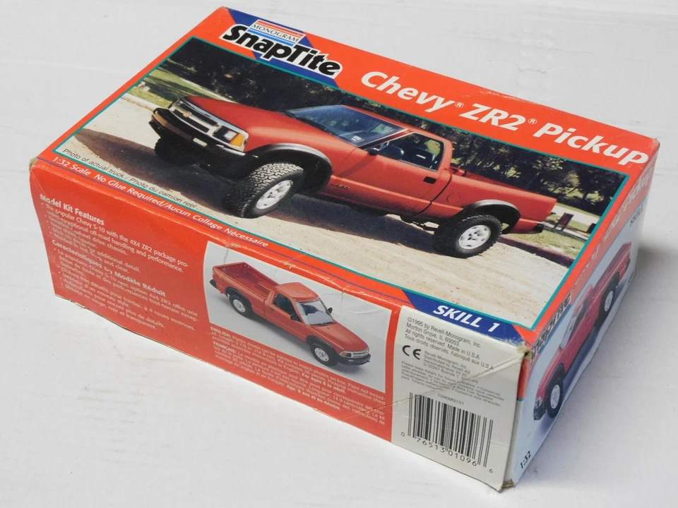 Monogram Chevy ZR2 PickUp SnapTite 1/32 sports car vintage plastic kit 1096 &box - Immagine 4 di 4