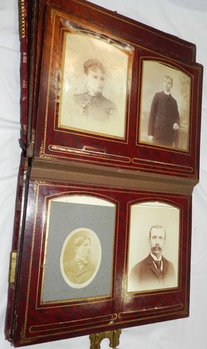 Album fotografico vintage con 66 fotografie/ritratti in stile famiglia - Foto 11 di 13