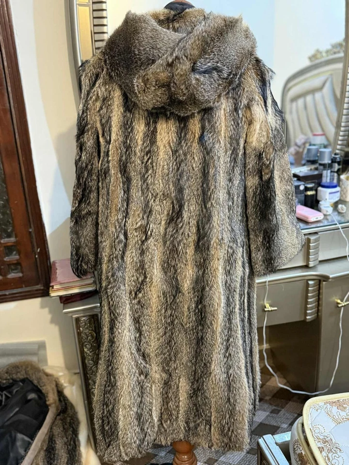 Abrigo de piel de zorro gris real vintage largo con capucha | Gris plata natural real Foto 3 de 4