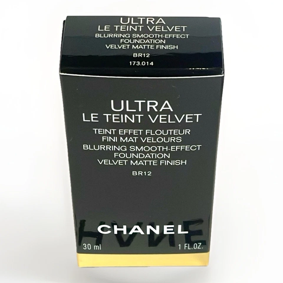 Chanel Ultra Le Teint Velvet Blurring Smooth-effect Foundation Velvet Matte 30mL - Image 2 of 4