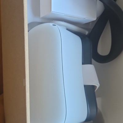 Meta Quest 2 Standalone VR Headset, White - Meta Virtual Reality Headset