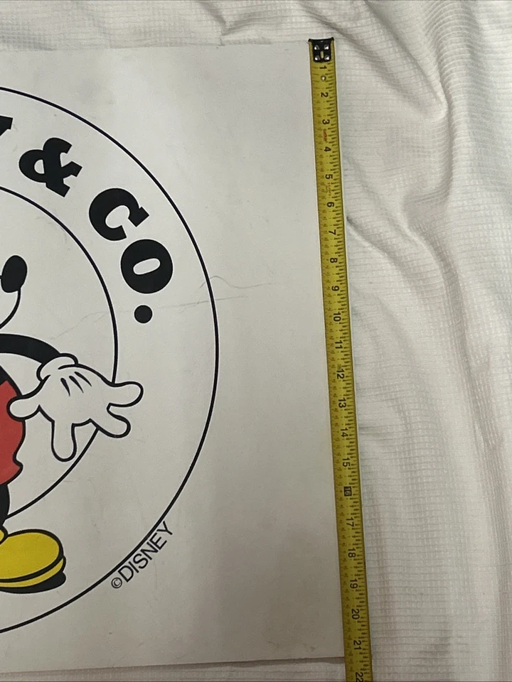 Raro letrero de exhibición vintage de Walt Disney al por menor Mickey & Co. Mickey Mouse 29x21 Foto 3 de 4