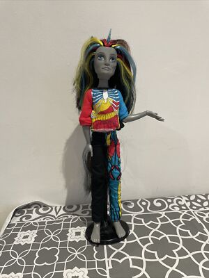 Monster High Manster Puppe Neighthan Rot Freaky Fusion nicht komplett Sammlerstück