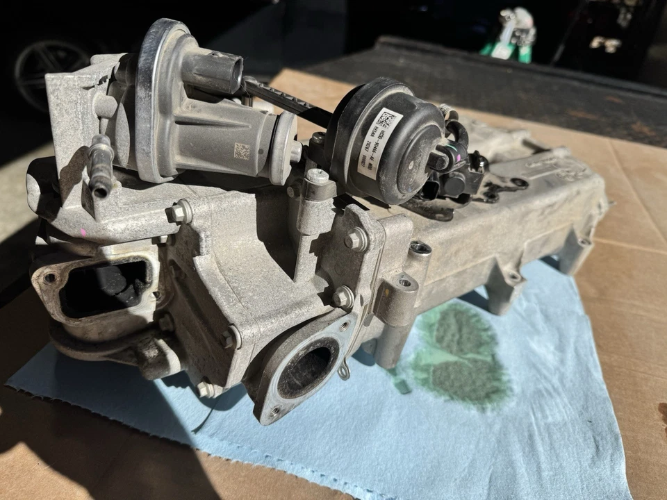 Conjunto de válvulas Ford 6.7 OEM EGR incl. HC3Q-9V426-A retirado de 2021 solo 98 k millas Foto 2 de 4