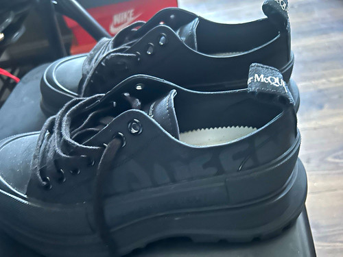 Alexander McQueen Men's Black Leather Low-Top Lace-Up Logo Sneakers US 8