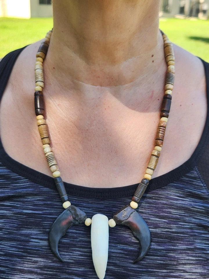Collar estilo chamán guerrero genuino diente de cocodrilo resina hueso ónix garra de oso Foto 4 de 4