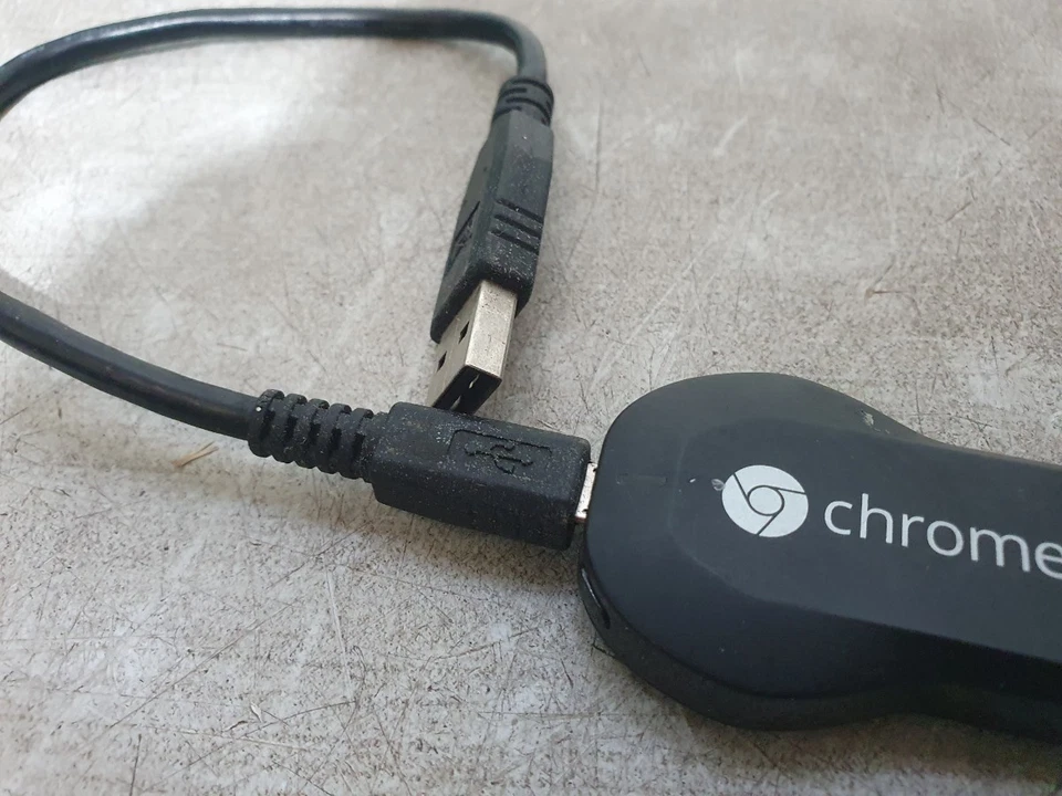 Google Chromecast (1st Gen) H2G2-42 Media Streaming Player Black HDMI with Cable - Image 3 of 4
