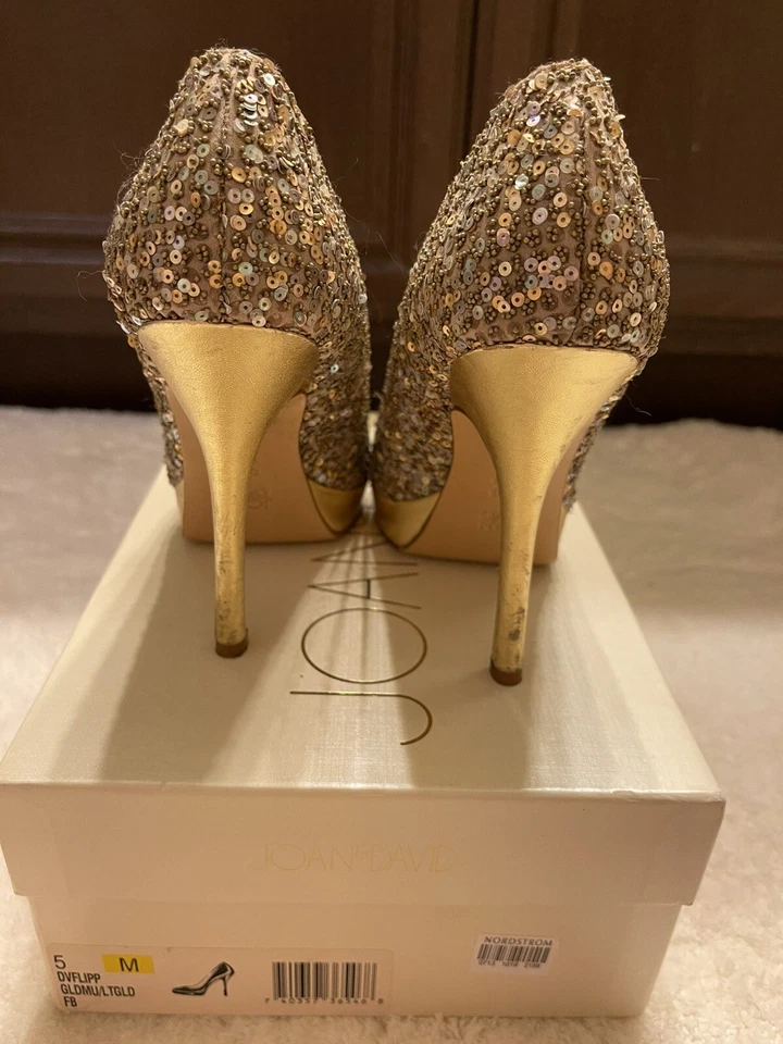 Zapatos de salón Joan David para mujer con suela de cuero en relieve dorados talla 5 Foto 3 de 4