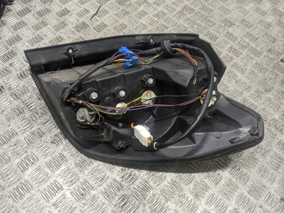 Chevrolet Captiva Ltz Mk1 5dr Suv 2010 Rear/tail Light (n/s Passenger)  — 第 4/4 张图片