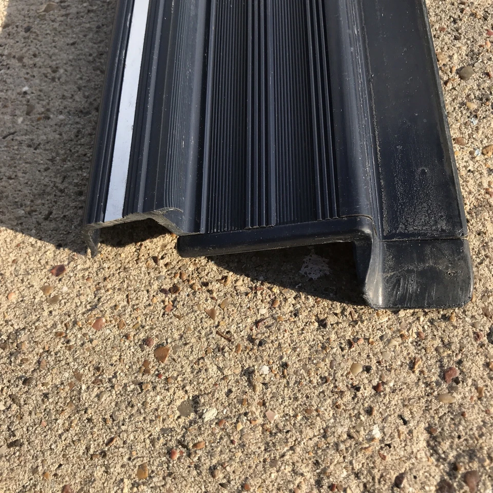 1266800035 PEITORIL DE PORTA W126 300SE 380SEL 560SEL 420SEL 300SEL 300SD 300SDL 500SEL - Imagem 2 de 4