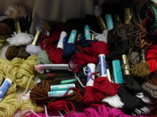 BIG JOB LOT TAPESTRY YARNS WOOL SKEINS MAINLY VINTAGE inc ROCHELLE DMC SPINNERIA - Picture 5 of 21