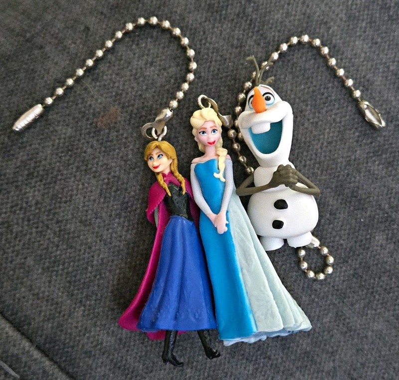 Disney Frozen Anna Elsa Olaf Ceiling Light/Fan Pull Or Zipper Charm Set
