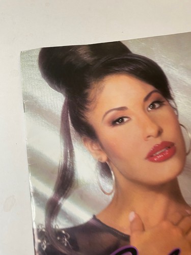 Selena Quintanilla Perez RARE Vive! Tour 2005 Concert Program Read Description - Picture 2 of 16