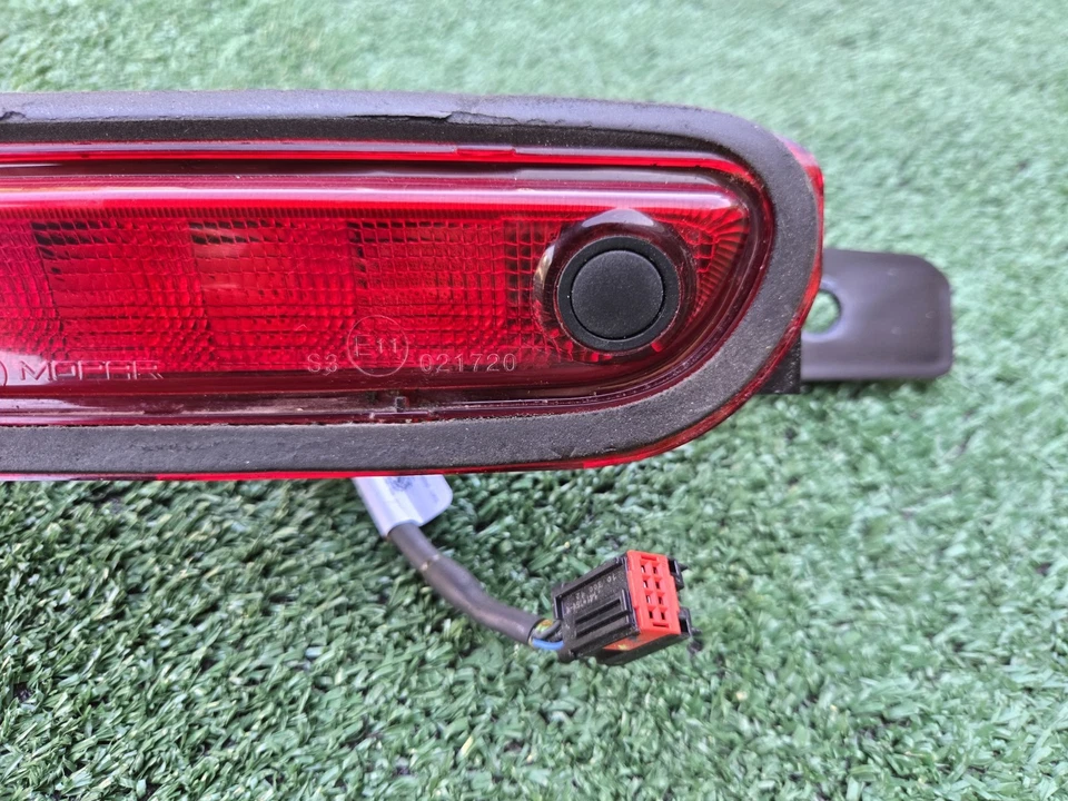 Chrysler 300 2011-2014 lámpara de freno cámara de reversa de reversa tercera luz de freno Foto 3 de 4