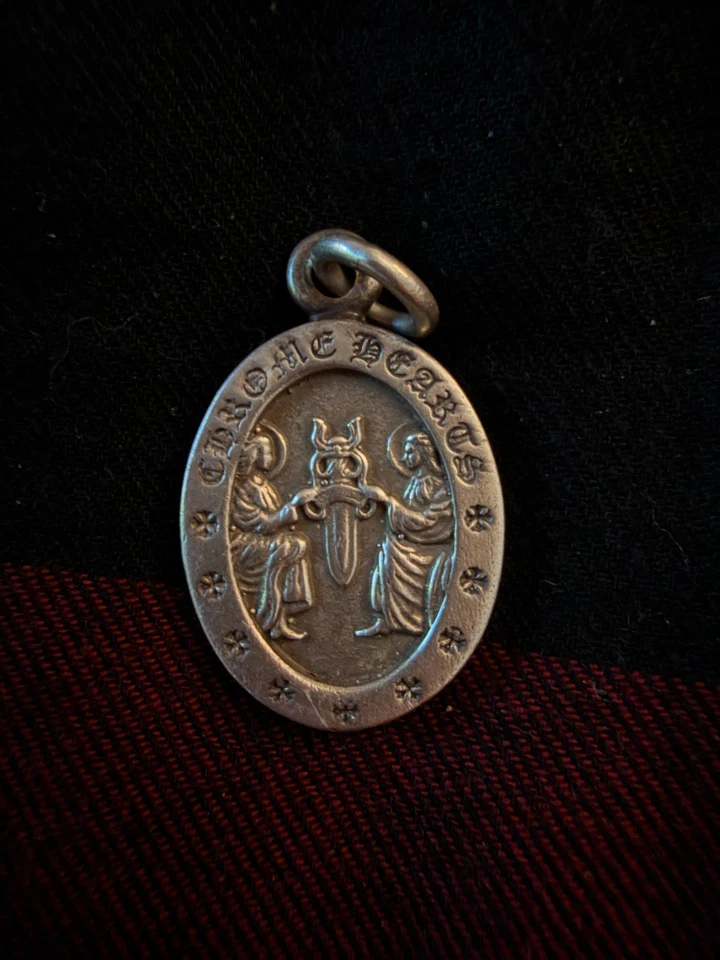 Colgante ángel ovalado corazones cromados plata de ley .925 Foto 3 de 4