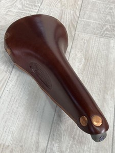 Selle en cuir titane Brooks B17