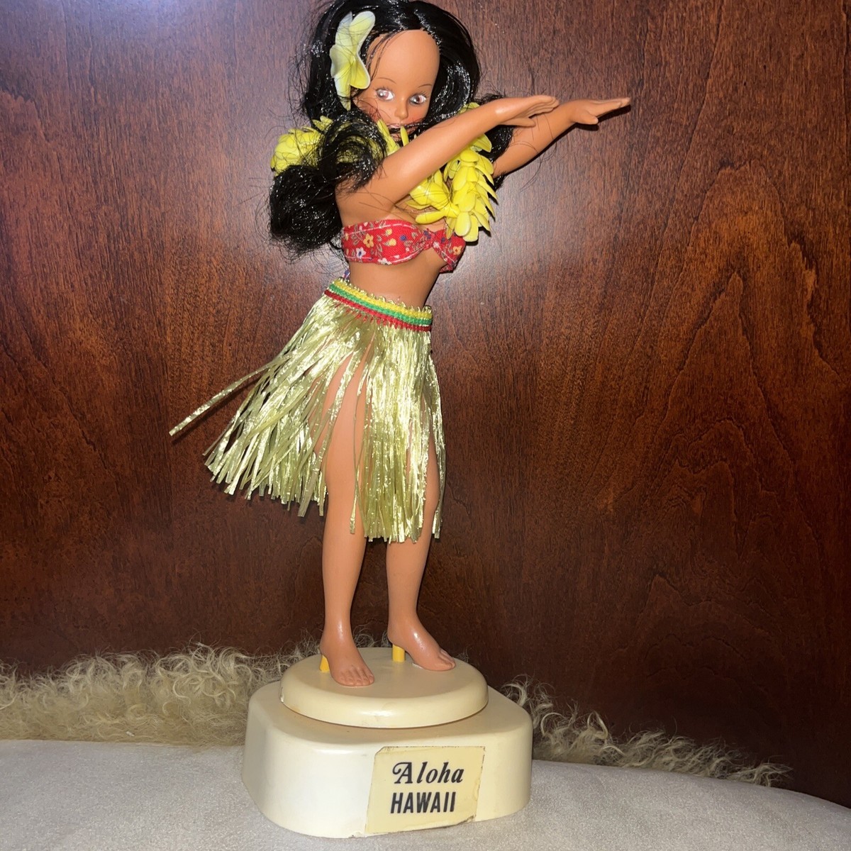 Vintage Hawaiian Hula Dancer Doll Music Box Rotating