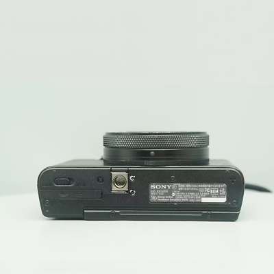 Sony Cyber-shot RX100VI DSC-RX100M6 20.1MP 24-200mm f/2.8-4.5 Len