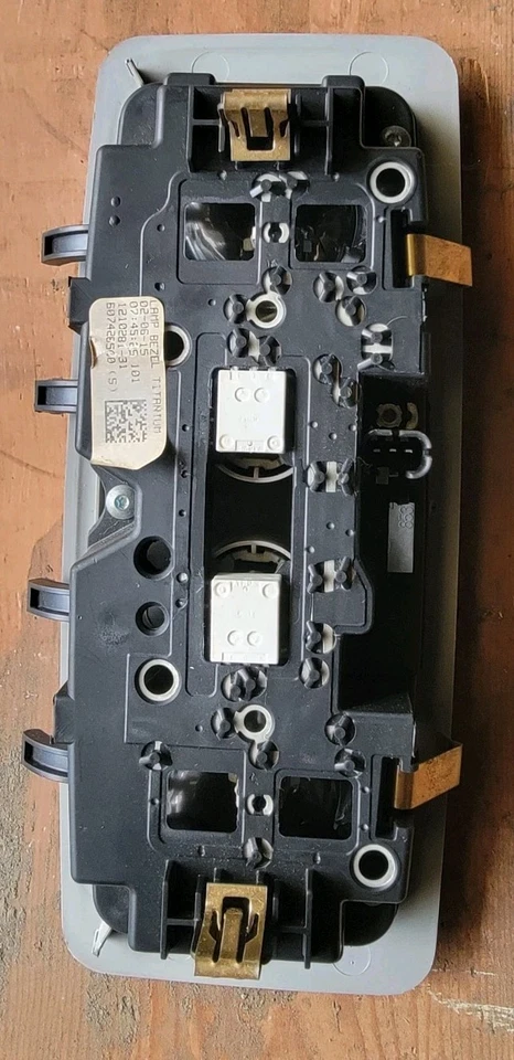 GMC ACADIA DENALI 2015 montaje de luz interior trasera excelente estado Foto 2 de 2