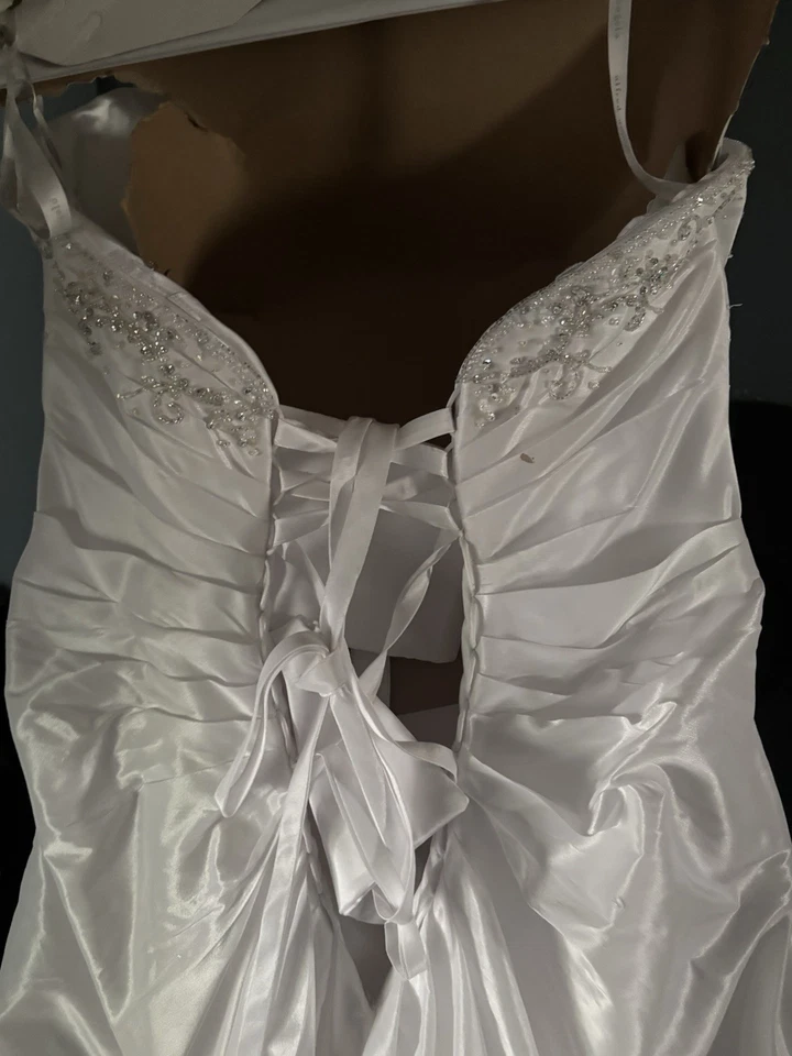 Vestido de novia blanco satinado talla 14 con corsé trasero Foto 3 de 4