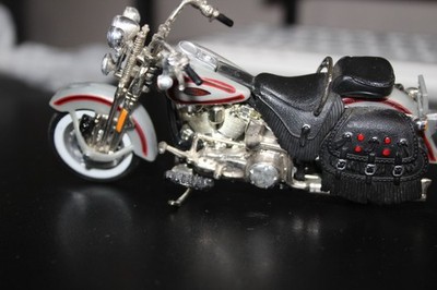 オートバイ・バイク Harley-Davidson Softail 1:18 Hot Wheels s-l400.jpg