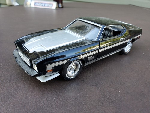 Testors 1/24 Ford Mach 1 Mustang black/silver - Picture 1 of 8