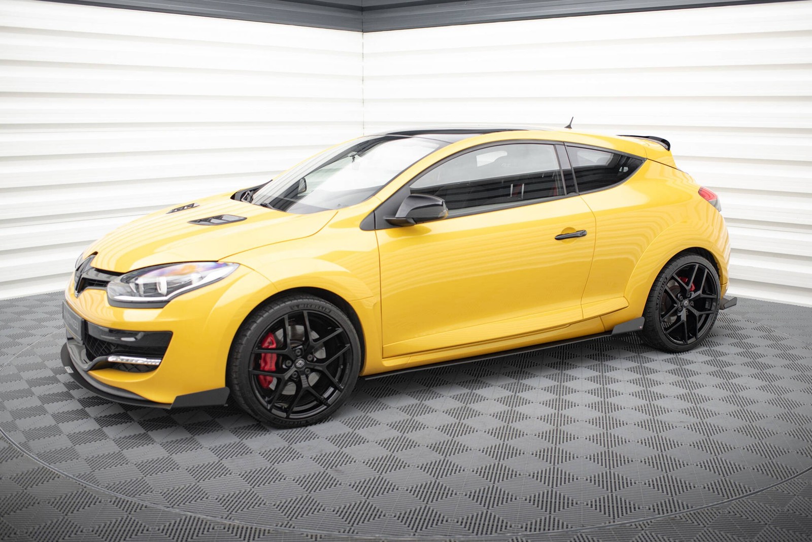 Rajouts des bas de caisse Megane 3 RS Renault MK3 tuning lame latérale sport