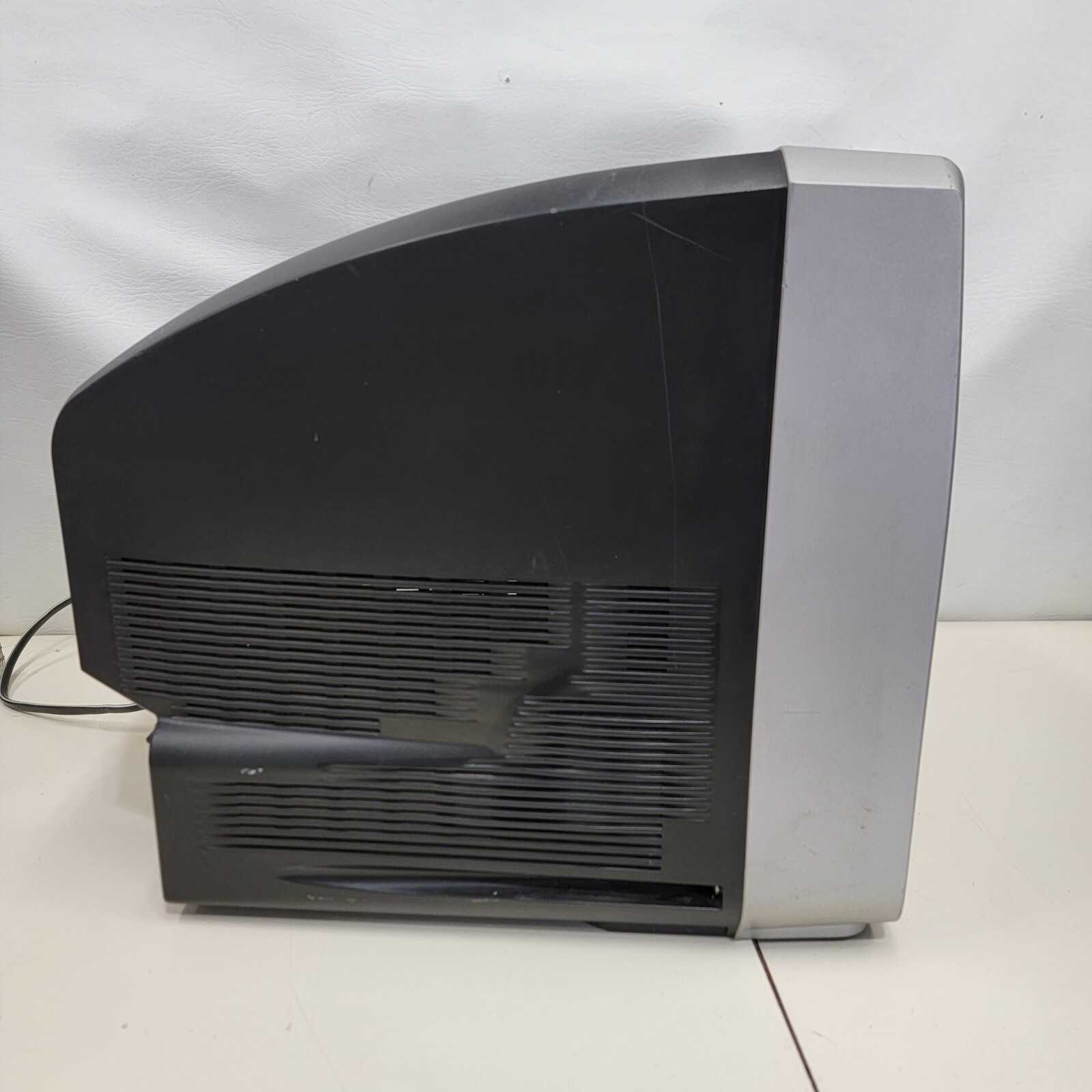 Magnavox 13" CRT Color TV DVD Player Combo No Remote MWC13D6 Tested Works Gaming