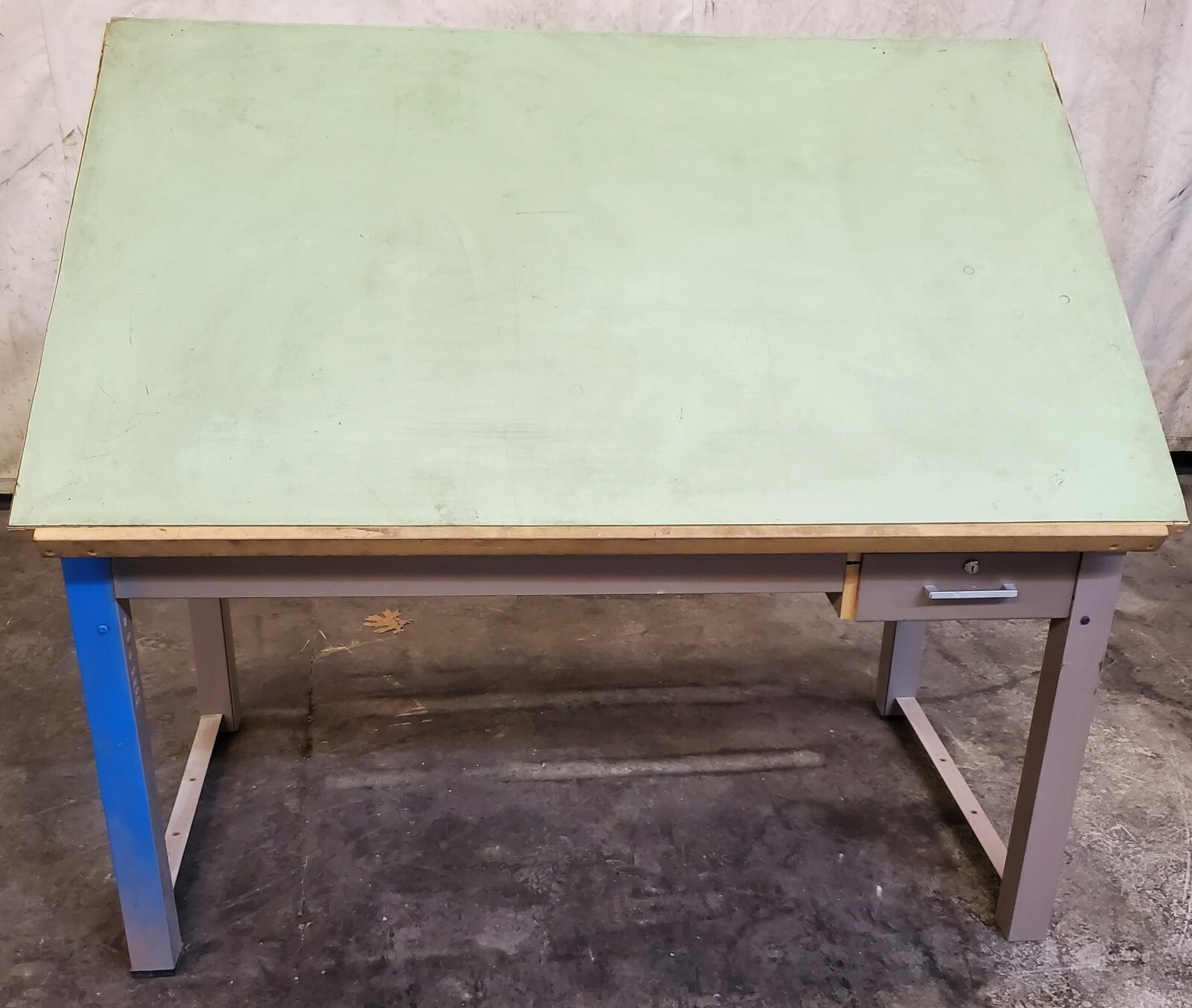 HAMILTON INDUSTRIES INC 33J2 ADJUSTABLE TILT DRAFTING TABLE DESK 38" X