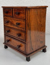 Cómoda antigua inglesa miniatura de palo de rosa muestra de vendedor siglo XIX