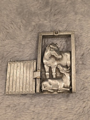 JJ Jonette Pewter Horse Foal Stable Stall Barn Door Brooch Pin Articulated Used